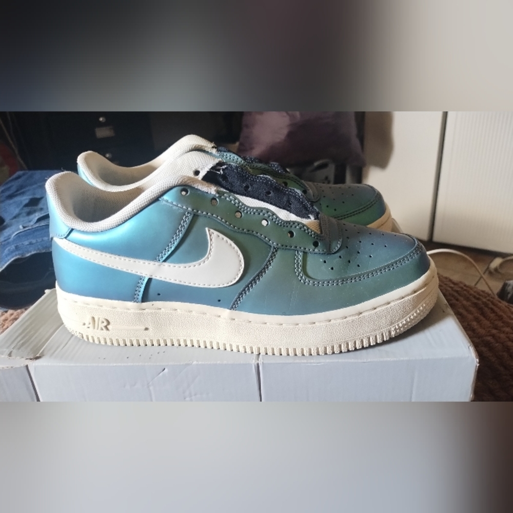 shoes - Picture 2 of 3